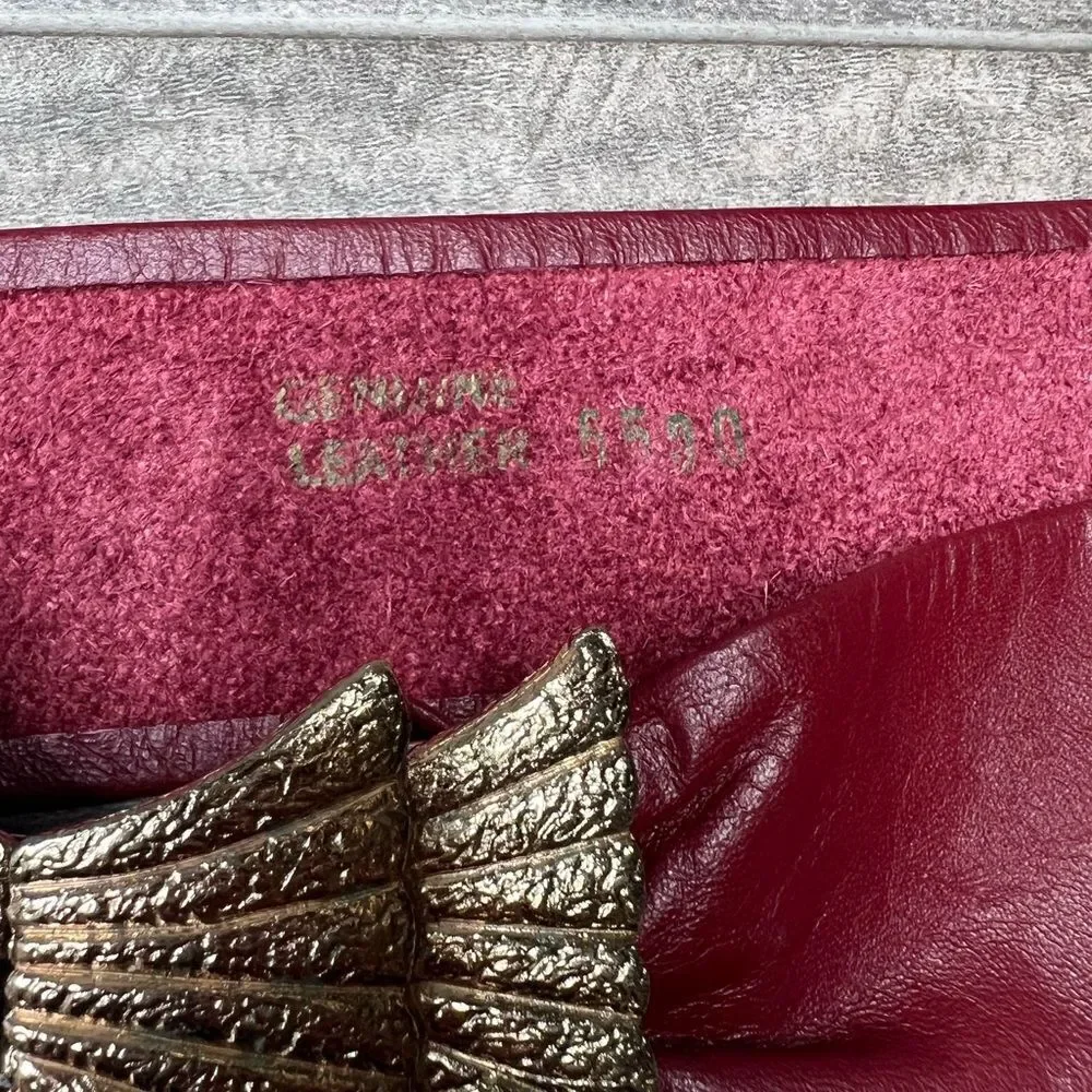 Vintage oxblood women’s Leather Belt w Ribbed stack Bow Buckle. Size Small.
